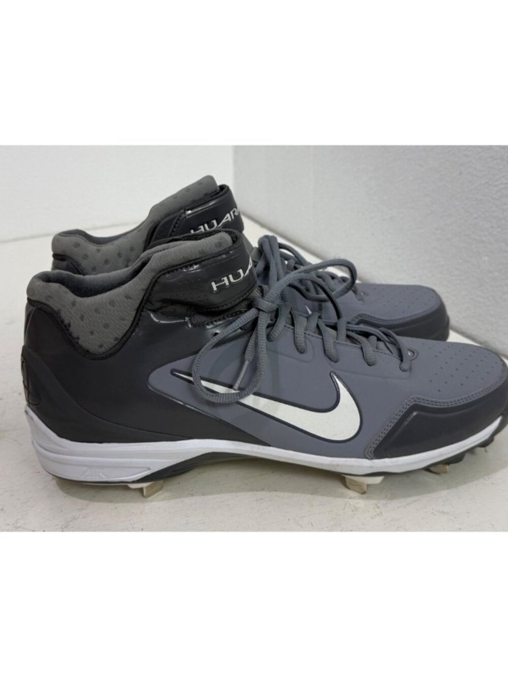 Nike Huarache Gray White Metal Baseball Cleats Lightweight Performance Shoes 14